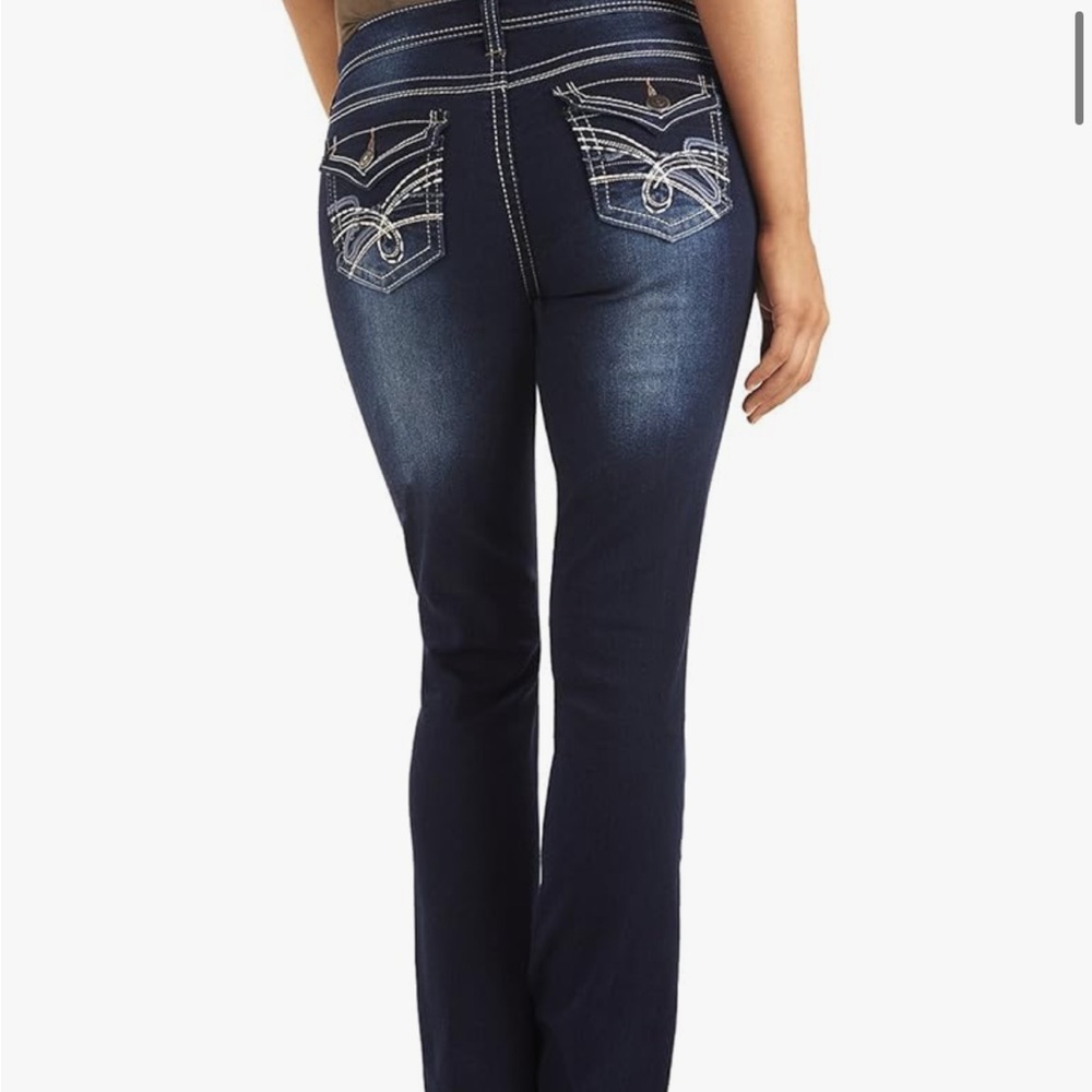 Wallflower mid rise bootcut jeans
17 short